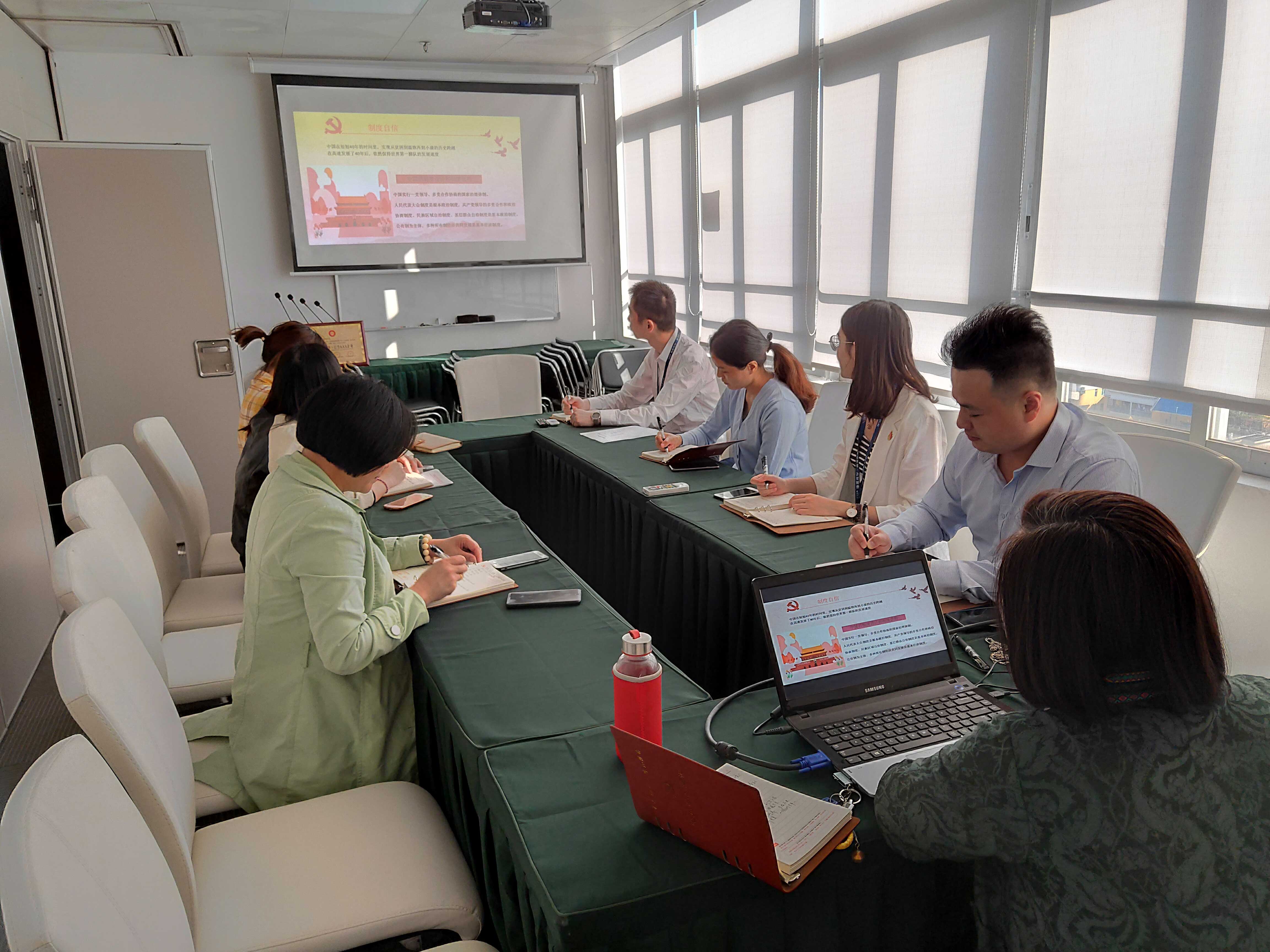 “坚定四个自负，共圆中国梦”主题教育活动